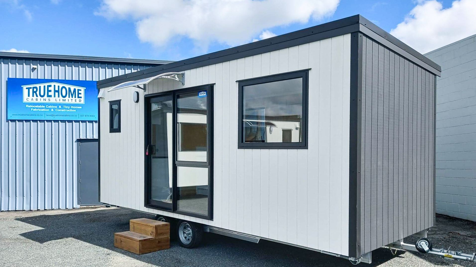 Image of MiDi sized cabin